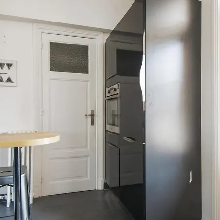 Spacious And Luminous 2br Near Center - Welkeys *
