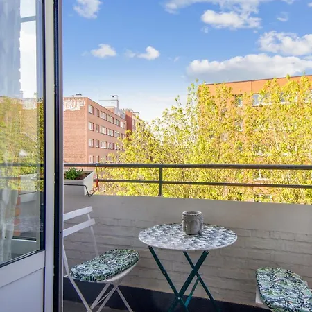 Spacious And Luminous 2br Near Center - Welkeys Apartamento