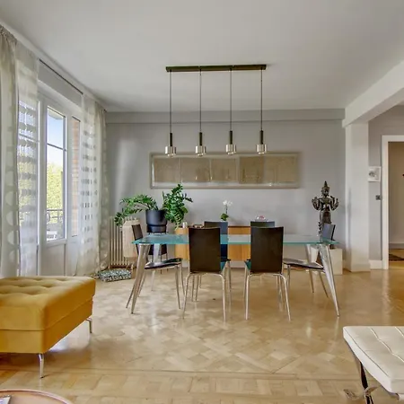 Spacious And Luminous 2br Near Center - Welkeys